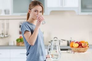 Boire de l’eau pure avec un régime alimentaire