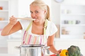 Préparation de bouillon pour boire un régime