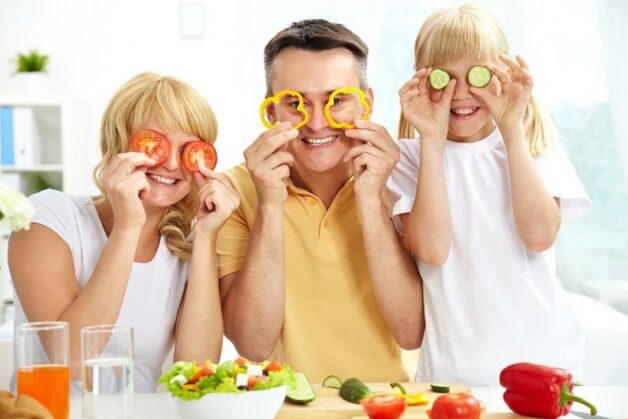 la famille mange des légumes pour la gastrite