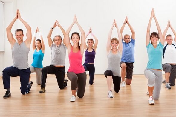 Le yoga classique pour débutants est mieux maîtrisé dans les cours collectifs